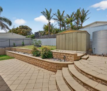 Open the door to coastal living - Photo 5