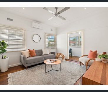 CHARMING COTTAGE IN SOUGHT-AFTER NEW LAMBTON - Photo 1