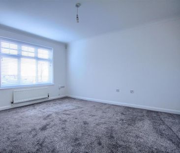 3 bedroom end of terrace house to rent - Photo 2
