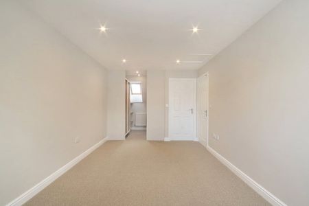 Fantastic refurbished to a very high standard, 3 bedroom terraced unfurnished spacious home, close to local amenities of the highly sought-after market town of Bedale. - Photo 5