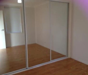 Cute & Cosy 3 Bedrom home with air conditioning - Photo 2