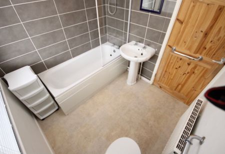 4 Bed - 17 St Anne’s Drive, Headingley, Leeds - LS4 2SA - Student - Photo 4
