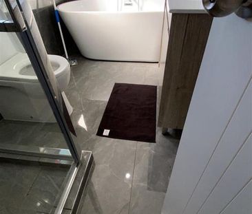 Stylish, Near New Standalone Home for Rent in Mangere East - Photo 2