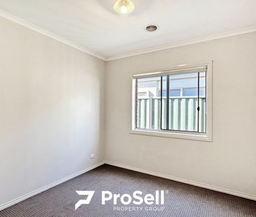 33 Edmund Street, Pakenham - Photo 4