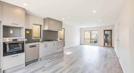 Modern 4 Bedrooms + Internal Access Garage - Photo 3