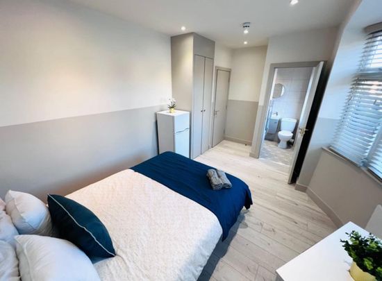 Room in a Shared House, Rowan Crescent, SW16 - Photo 1