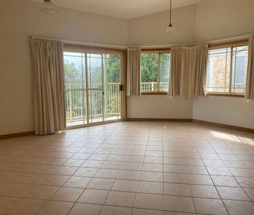 Spacious Family Home - Photo 2