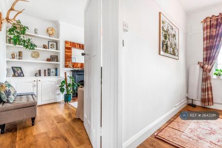 2 bedroom maisonette to rent - Photo 3