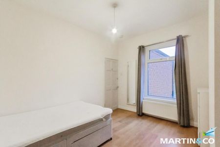 3 bedroom terraced house to rent - Photo 3