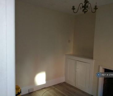 2 bedroom end of terrace house to rent - Photo 1