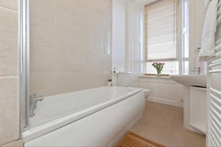 2 Bed Flat - Photo 5