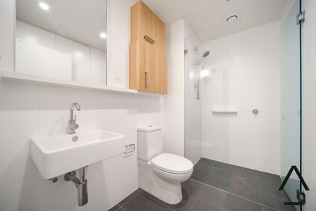 Stylish One Bedroom Apartment with Stunning District and Parkland Views - Photo 5