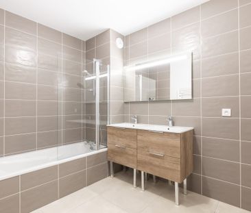 Location Appartement 5 pièces 116m² MEYLAN 38240 - Photo 2