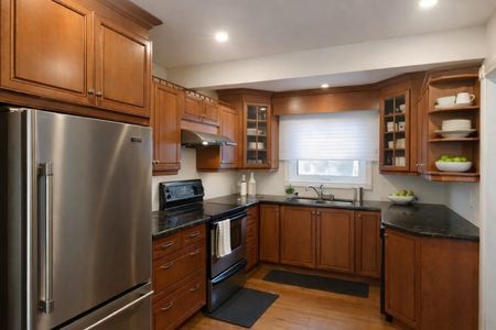 For Lease - 1018 Pinetree Court, Oshawa, Ontario - Photo 2