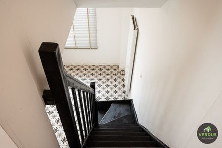 Lichtrijke gerenoveerde hoekwoning te Gent - Photo 2