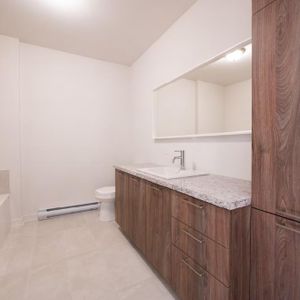 Superbe Maison de Ville à Louer à La Prairie-sur-le-Parc — Riche en Améliorations Haut de Gamme & Valeur Exceptionnelle — Prête à Emménager ! - Photo 2