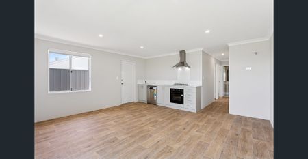 Brand new and available immediately - Photo 3