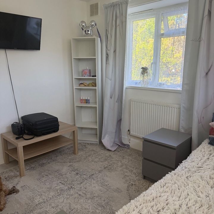 Room in a Shared Flat, Keswick Road, SW15 - Photo 1