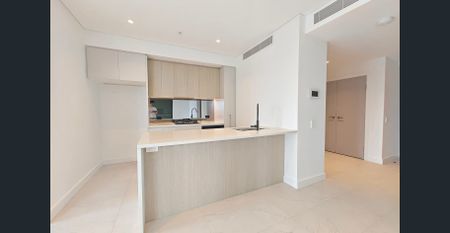 Stunning 2-Bed Apt with Water Views in Rhodes - Photo 2