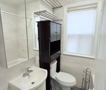 For Lease - 1050 Eglinton Avenue Unit# A, Toronto, Ontario - Photo 4