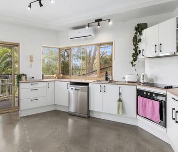 Stunning 2 Bedroom Apartment - Walk to Currumbin Beach! - Photo 5