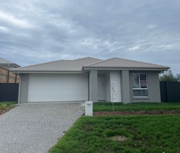 Spacious Family Home in Collingwood Park - Photo 6