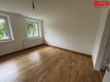Modernisiert - hochwertig - durchdacht: diese 2,5-Zimmer Wohnung in hervorragender Lage überzeugt mit stilvoller Sanierung, ebenerdiger Dusche, hochwertigen Böden und viel Stauraum im großzügigen Kellerabteil - perfekt für Paare oder kleine Familien! - Photo 3