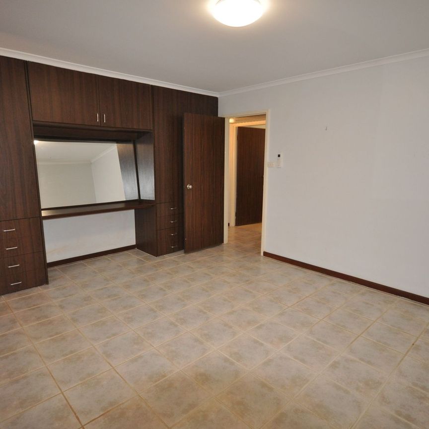 Neat as a pin - Photo 1