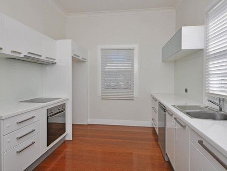 Renovated and air-conditioned, with fully fenced yard. - Photo 5