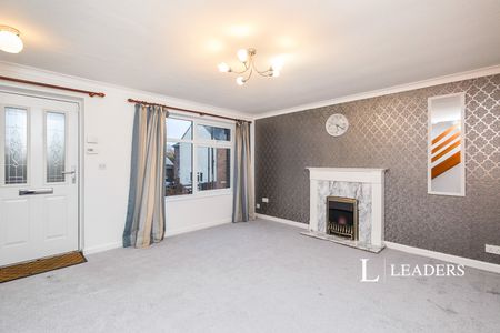 3 bedroom house to rent The Square, Mickleover, DE3 - Photo 2