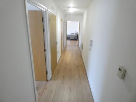 2 bedroom flat to rent - Photo 2
