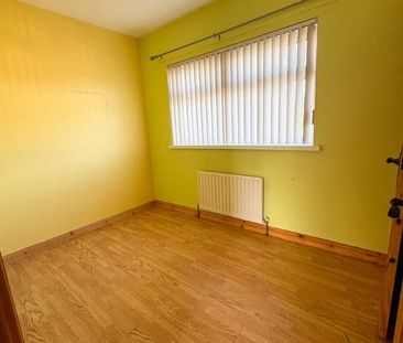 8 Eastvale Avenue, Dungannon BT71 6DL - Photo 3