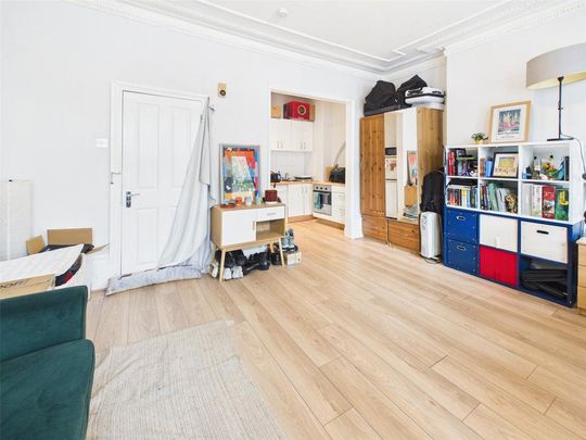 Studio to rent - Photo 1