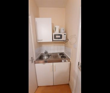 Studio Flat, London, NW11 - Photo 1