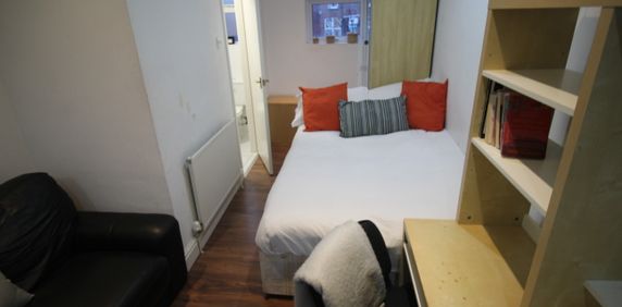 Flat 5, 26 Kelso Road, LS2 9PR, Leeds - Photo 2
