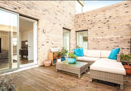 A modern two bedroom duplex apartment - Photo 5