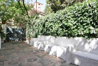 Villa-Parioli: Beautiful independent house with large private garden and terraces. Spacious living, formal dining, study-music room, sun room, 5 bedrooms, 4 bathrooms, parking. rif 163