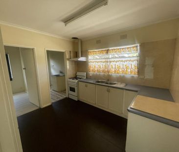 Charming Family Home in the Heart of Springvale - Photo 5