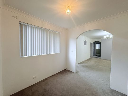 Bright & Sunny Apartment in Prime Rydalmere Location - Photo 1