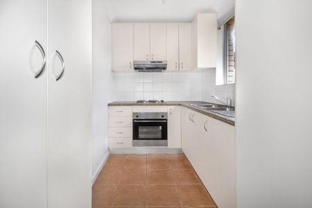 Conveniently located one bedroom unit - Photo 5