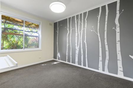 Three bedrooms with outdoor kitchen & entertaining - Photo 2