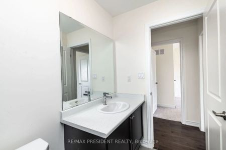 Condo Townhouse For Lease | W9244604 - Photo 2