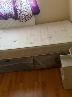 Room in a Shared House, Sheldrake Close, E16 - Photo 1