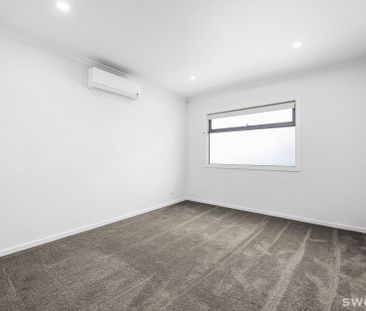 Chic three bedroom residence in ideal location - Photo 2