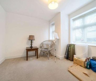 Emerald Square, Roehampton, London, SW15 - Photo 3