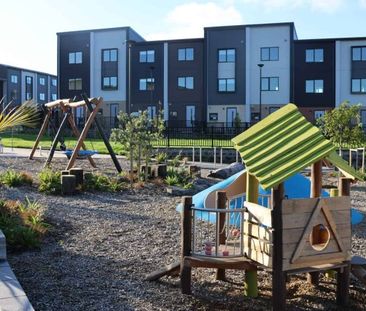 Modern 2 Bedrooms Low Maintenance - Photo 2