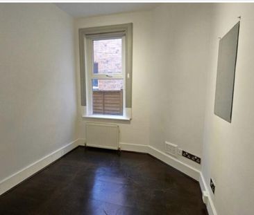 3 bedroom ground floor maisonette to rent - Photo 6