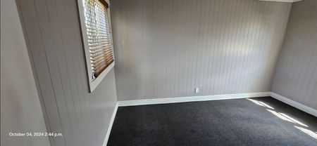 Great Location 3 bedrooms + 2 full Bathrooms - Photo 3