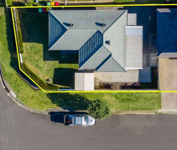 Gorgeous 3 Bedroom Cottage with Single Garage - Photo 6