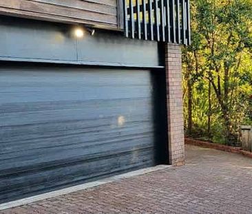 Stunning Lowry Bay House with Views - Photo 4